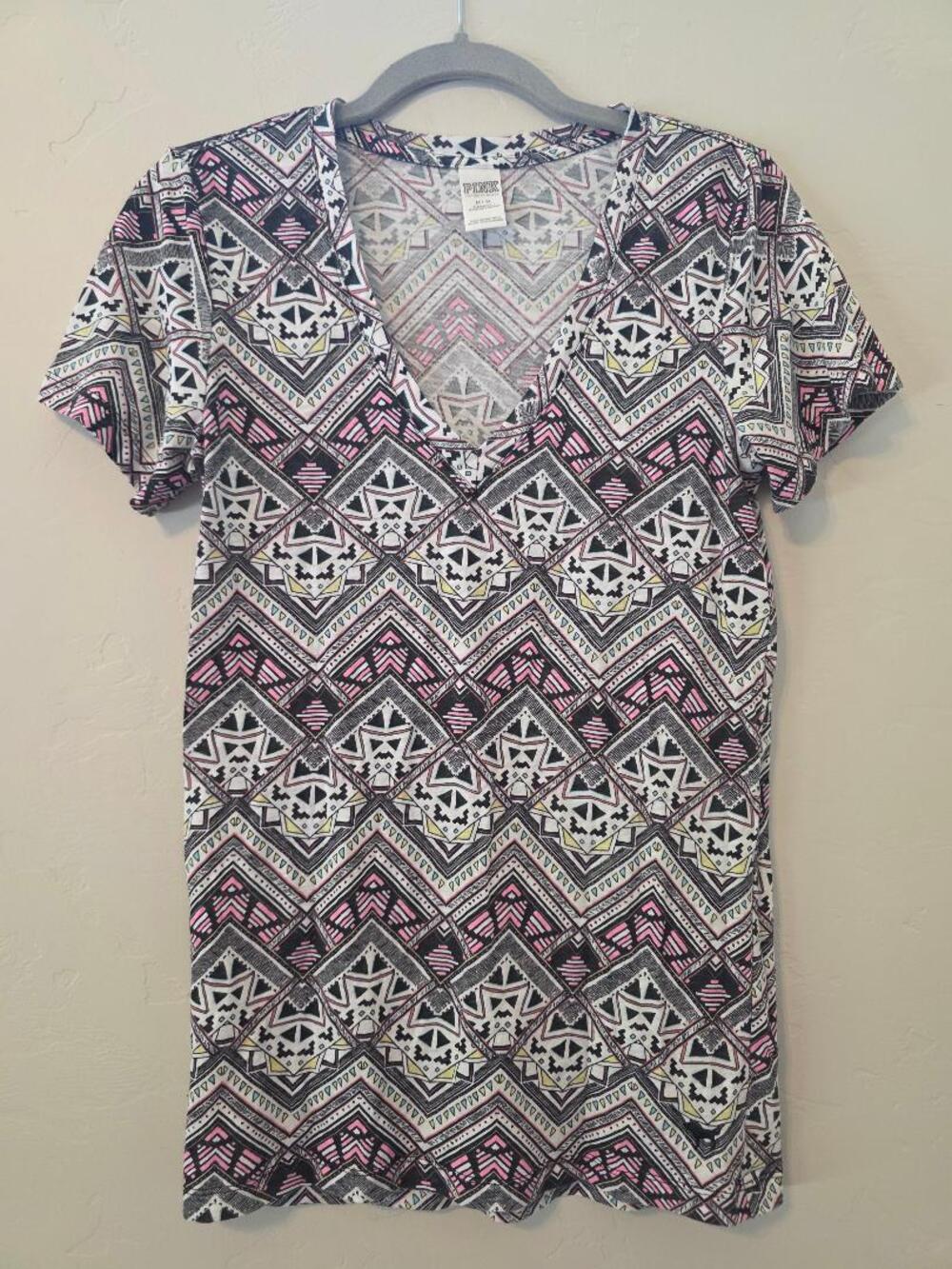 PINK Victoria’s Secret Sleepwear Geometric V Neck Tee Medium